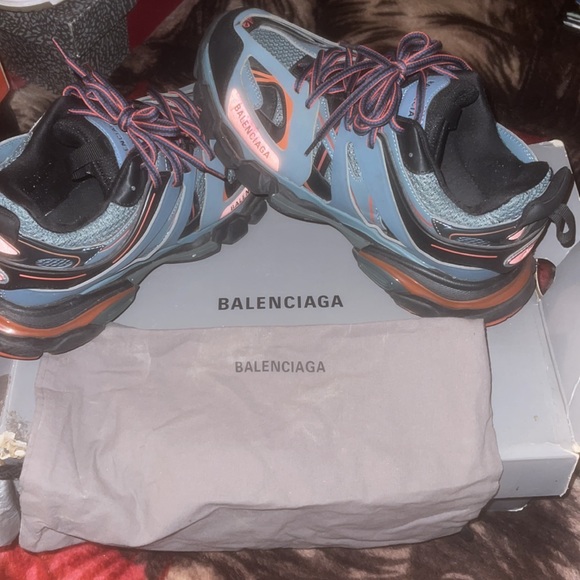 Balenciaga - Picture 8 of 9